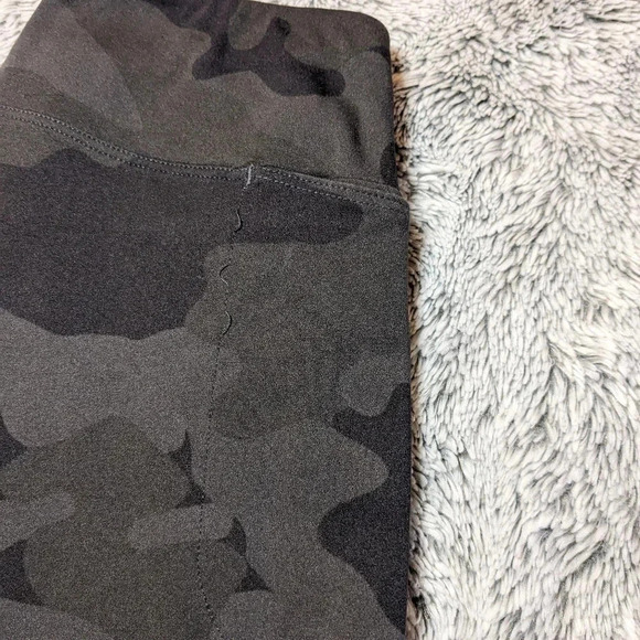 NEW American Giant Black Gray Camo Leggings Size 0 Pocket Power Legging - Picture 6 of 6